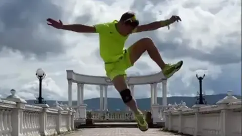 Салатовый блогер Уилл Эггертон из Англии покоряет Красноярск: первое впечатление о городе и сравнение Биг Бенов