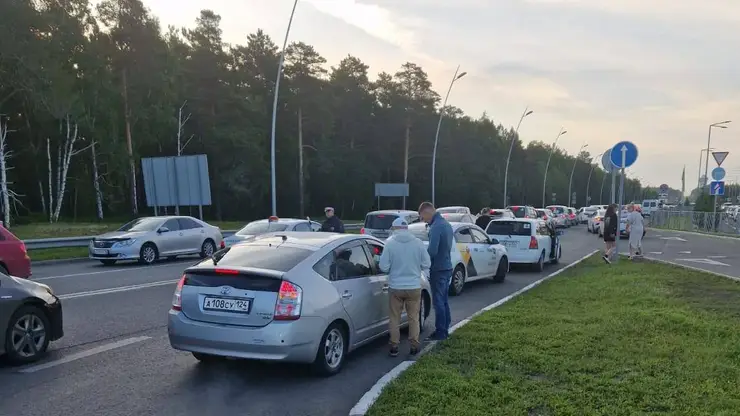 Таксистов-мигрантов выдворят из России после рейда полиции в Емельяновском районе Красноярского края