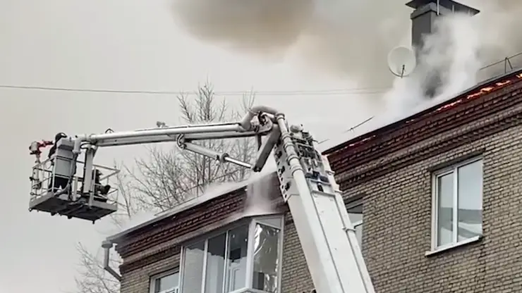 В Томске из-за сварочных работ загорелся дом на улице Кулагина