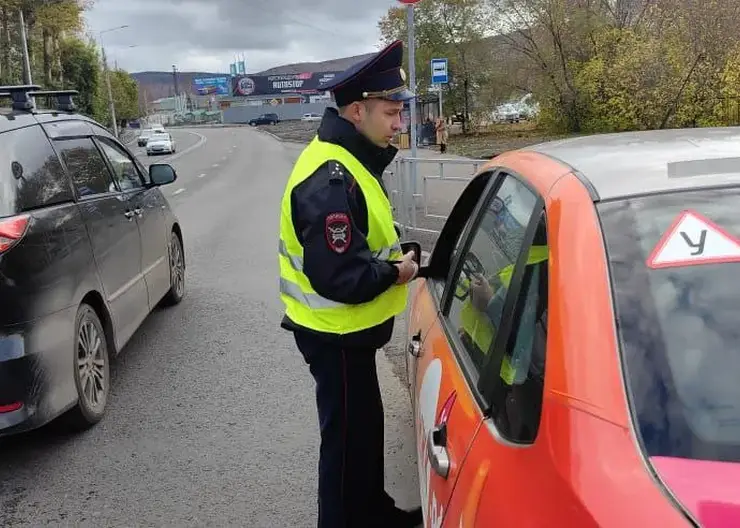 ГИБДД Красноярска усилила контроль за водителями-новичками