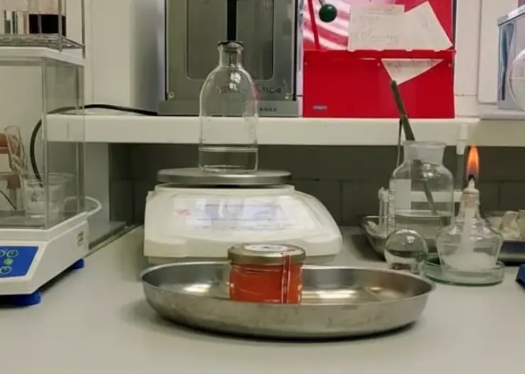 Опасная красная икра: в Красноярском крае выявлено 15 партий некачественного деликатеса