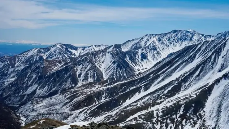 Опасность схода лавин объявили в горах на севере Бурятии
