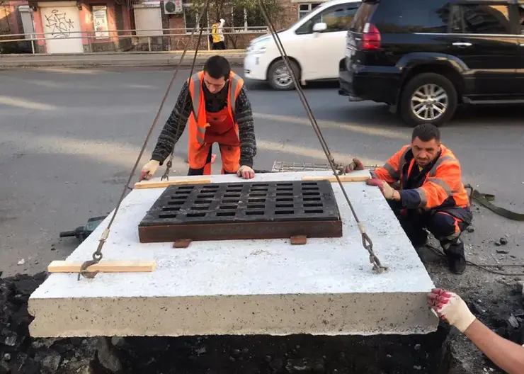 Во Владивостоке заменят более 200 канализационных люков