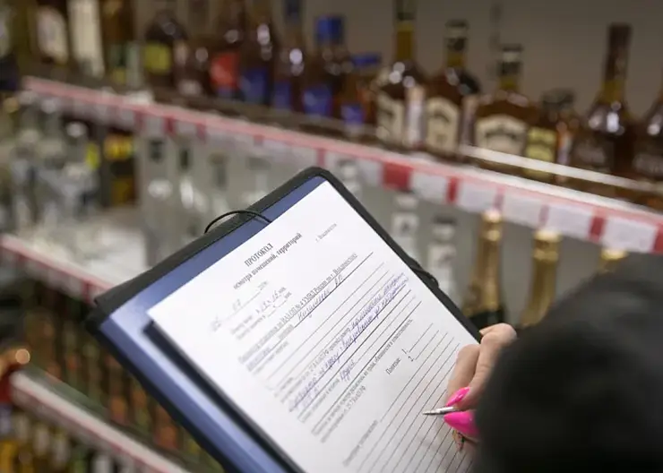 Более 100 литров контрафактного алкоголя изъяли из торгового оборота в Приморье