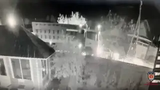 Самосвал снес легковушку в Иланском и укатился вместе с ней со склона Самосвал снес легковушку в Иланском и укатился вместе с ней со склона