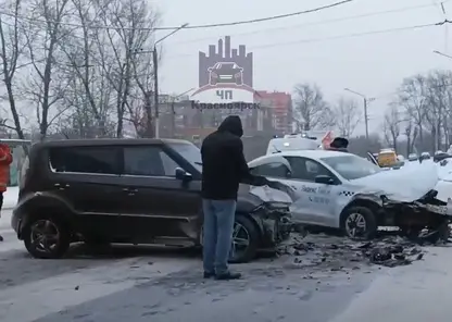 В Красноярске на улице Калинина произошло массовое ДТП с пострадавшими