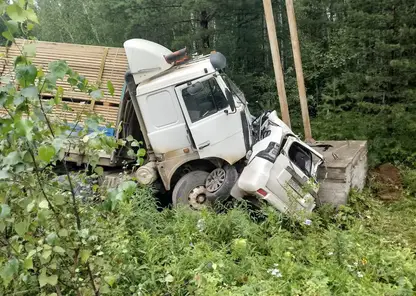 Смертельное ДТП произошло в Богучанском районе: легковушка врезалась в большегруз