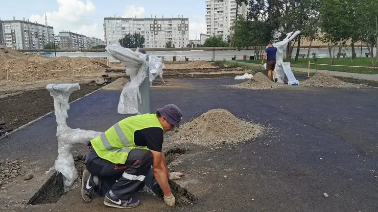 В красноярском сквере на месте бывшего рынка Казачий устанавливают тренажёры