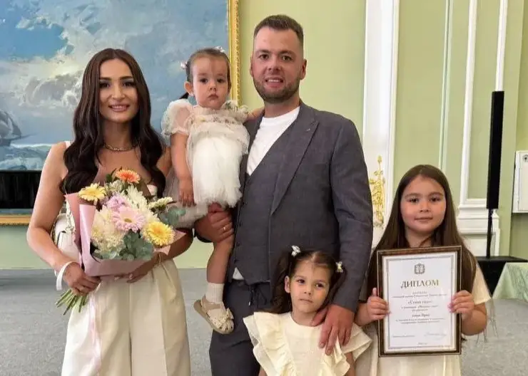 Омичи Никита и Асия Эрке стали лучшей молодой семьей России