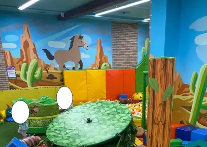 В Бурятии на 6-летнюю девочку рухнула карусель