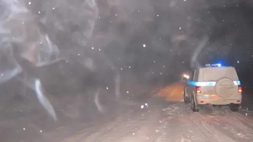 Поезд насмерть сбил шагающего вдоль путей мужчину в Красноярском крае