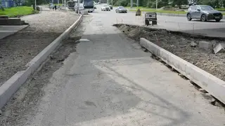 Безопасный переход обустраивают под вантовым мостом в Красноярске