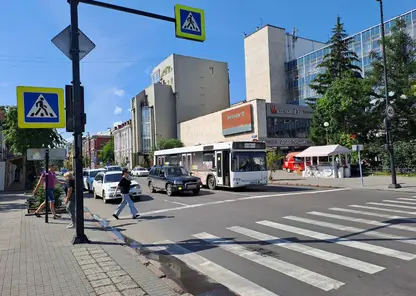 В Красноярске начали эвакуировать машины с проспекта Мира