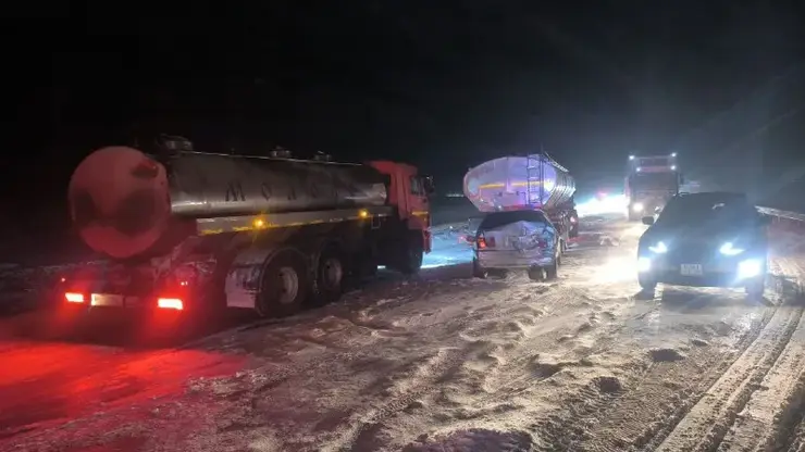 Массовое ДТП с 10 машинами и пострадавшими произошло на трассе «Сибирь» в Иркутской области