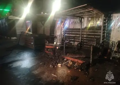 Два уличных прилавка сгорели этой ночью в Красноярске
