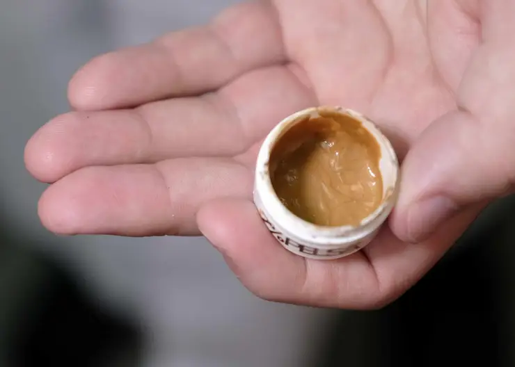 Школьница из Красноярска вместе с учеными создала солнцезащитный крем из опилок