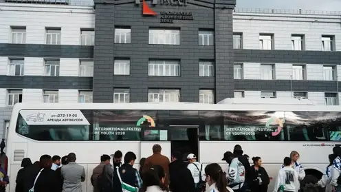 Иностранные участники фестиваля молодёжи побывали на красноярском алюминиевом заводе