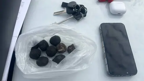 Двое красноярцев развозили по городу наркотики на самокатах