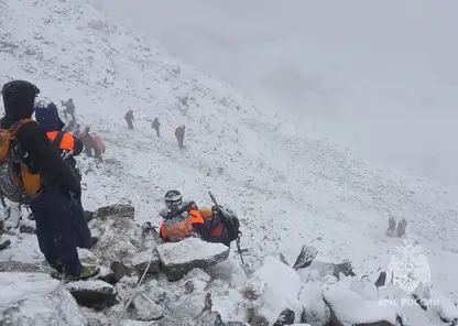 Спасатели эвакуировали выжившую туристку с Вилючинского вулкана, двое альпинистов погибли