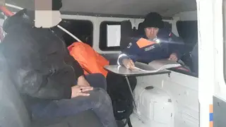 Мужчина провалился в узкую расщелину на красноярских Столбах, когда пытался покорить одну из скал