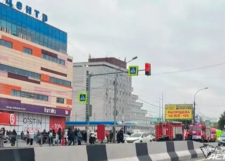В Новосибирске загорелся крупный торговый центр «Горский»