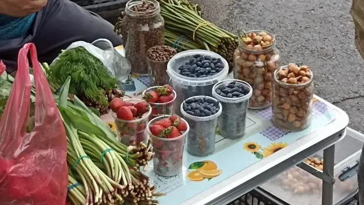 В Красноярске на прилавках появилась ранняя жимолость