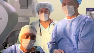 Красноярские врачи пересадили пациентке кость из ноги в челюсть