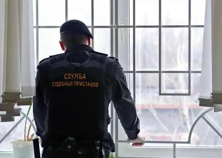Судебный пристав из Омска предстанет перед судом за взятку 