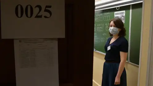 В школах Новосибирской области вводят обязательный масочный режим для персонала