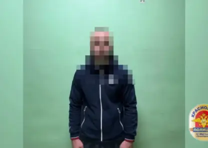 В Красноярске задержали 19-летнего парня, забиравшего у пенсионеров деньги для мошенников