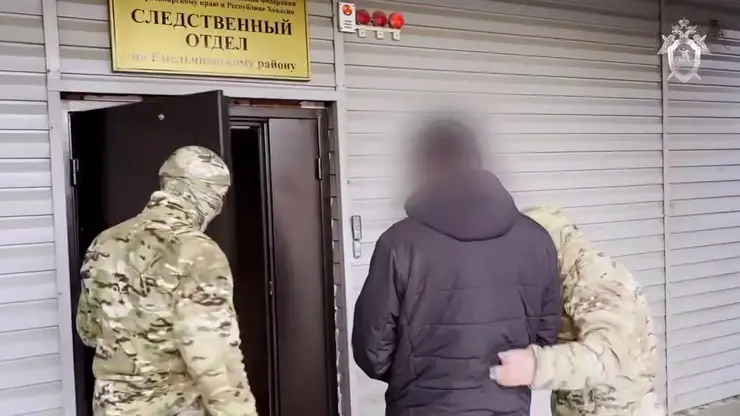 Бывшего полицейского и сотрудника банка из Красноярска подозревают в хищении выплат вдове участника СВО