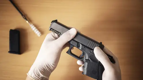 Во Владивостоке восьмиклассник открыл стрельбу в школе: есть пострадавшие