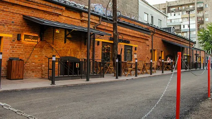 Красноярец обвинил охранников и его друзей в жестоком избиении на парковке у бара «Рюмка»