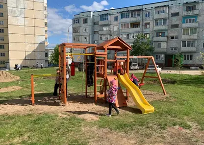 Волонтеры Богучанской ГЭС установили детскую площадку