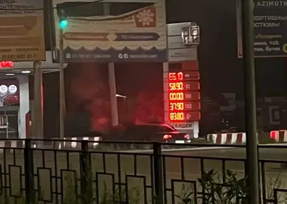 Ночная погоня в Чите: иномарка разбилась о бетонные блоки у АЗС