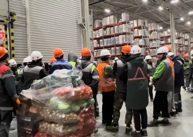 В Красноярском крае после рейда четырех мигрантов выдворят из России