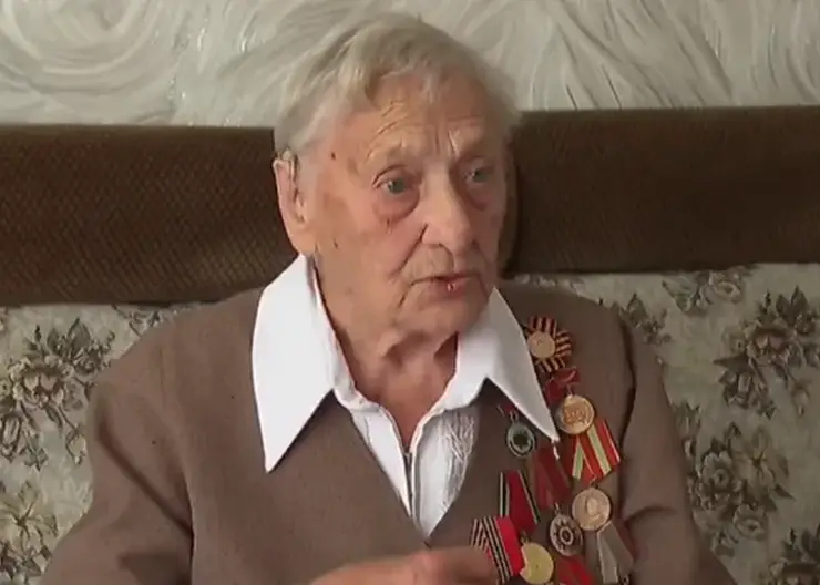 В Красноярском крае 100-летняя участница войны потеряла квартиру из-за обмана лжесоцработника