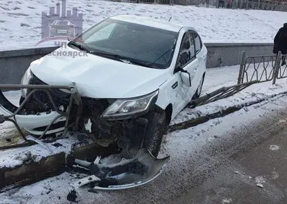 В Красноярске на тротуаре сбили подростка