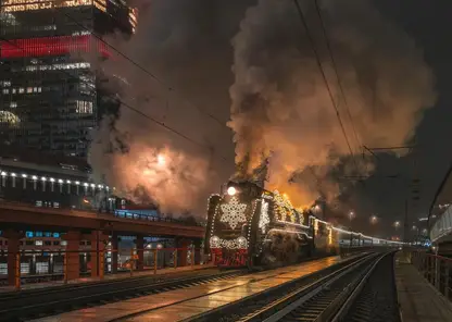 Красноярцы раскупили все билеты на поезд Деда Мороза за один вечер. Кто еще может туда попасть?