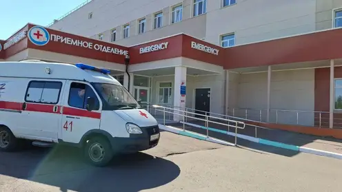 Врачи красноярской БСМП успешно удалили гигантскую опухоль яичника и жидкость весом более 100 литров