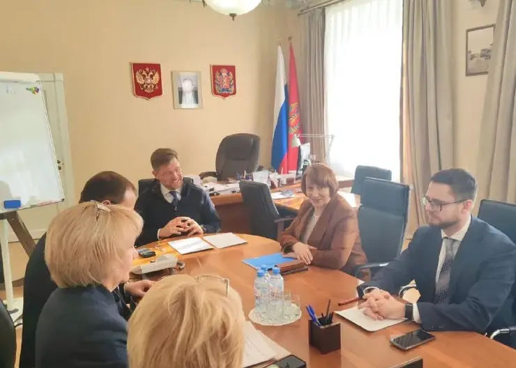 В Красноярском крае обсудили поддержку агропрома и ремонт соцобъектов в территориях