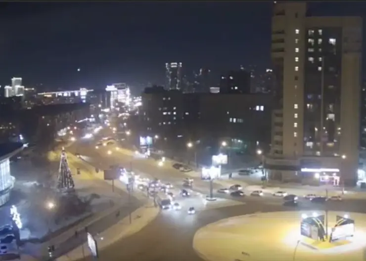 Жители Новосибирска 31 января увидели падение метеора