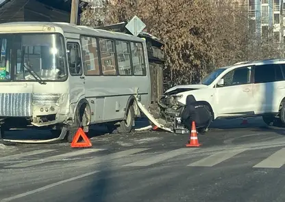 В Иркутске администратор автомойки угнал машину клиента, чтобы позавтракать с девушкой, и разбил ее