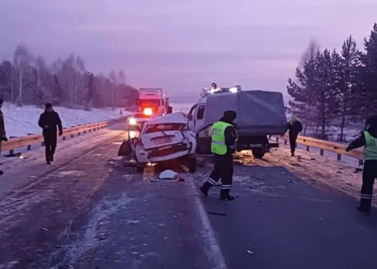 В Уярском районе на трассе столкнулись три автомобиля