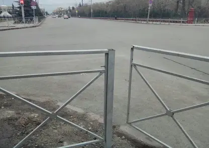 В Красноярске демонтируют дорожные ограждения