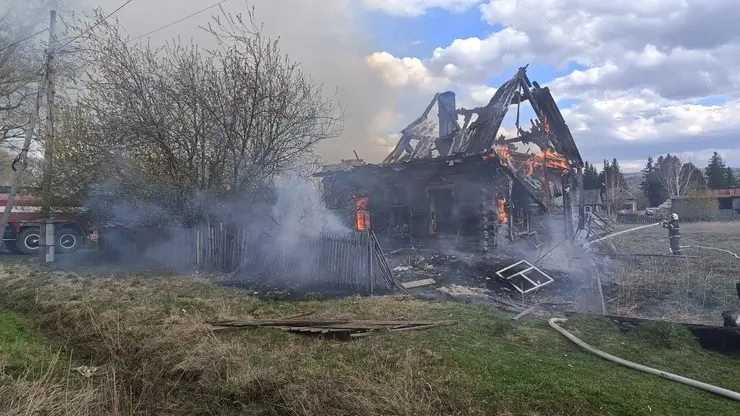 Человек погиб при пожаре в частном доме под Красноярском