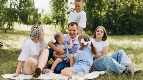 Многодетная семья из Красноярского края получила медаль ордена «Родительская слава»