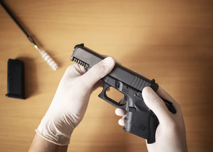 Во Владивостоке восьмиклассник открыл стрельбу в школе: есть пострадавшие