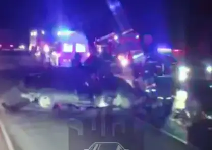 Лобовое столкновение ВАЗ и Toyota произошло на трассе Красноярск-Канск: есть пострадавшие