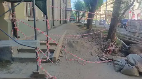 «Ходить сложно даже обычному человеку»: мэр Красноярска прошёлся по ремонтируемым улицам и нашёл проблемы